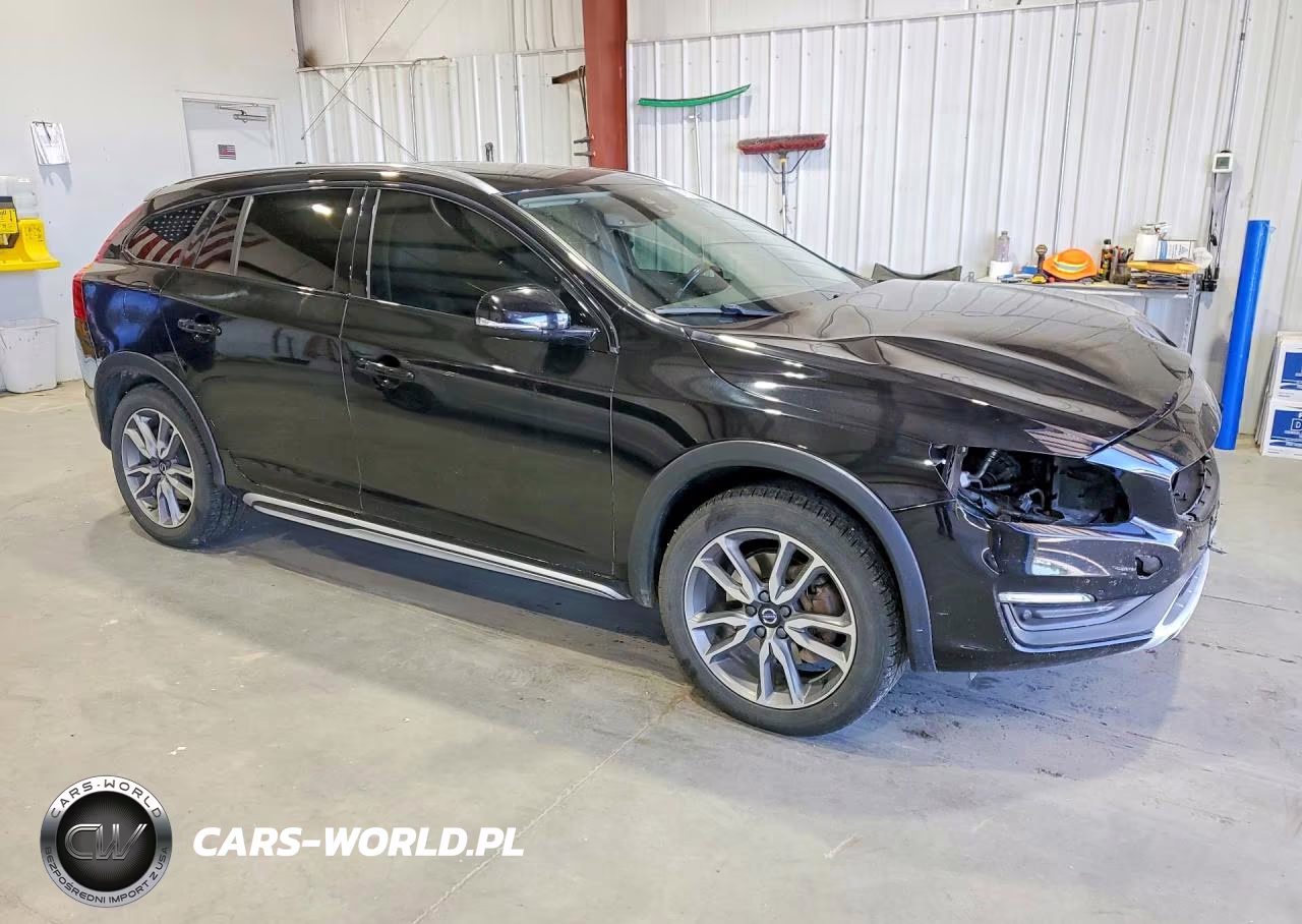 2018 Volvo V60 Cross Country Premier VIN:YV440MWK8J2059334 - 4