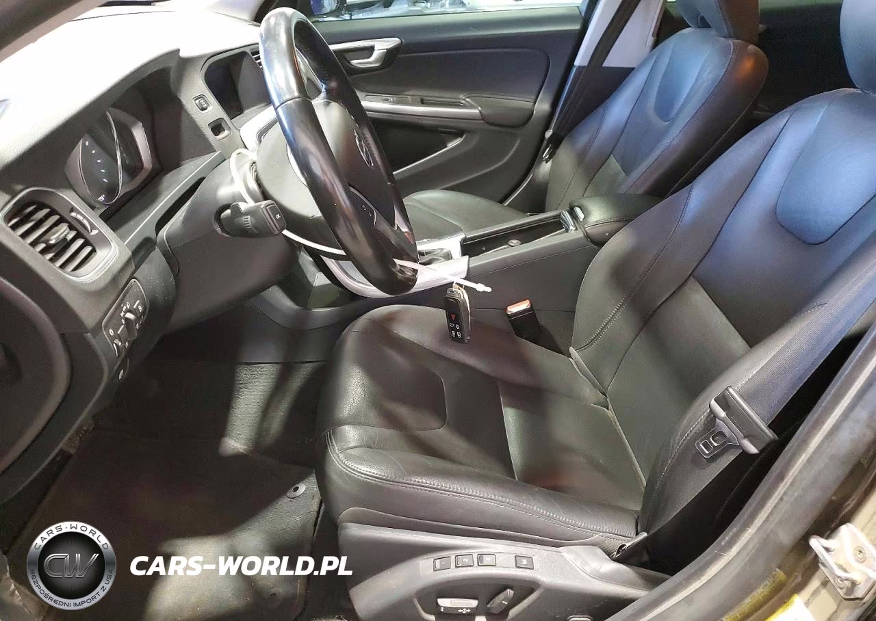 2018 Volvo V60 Cross Country Premier VIN:YV440MWK8J2059334 - 7