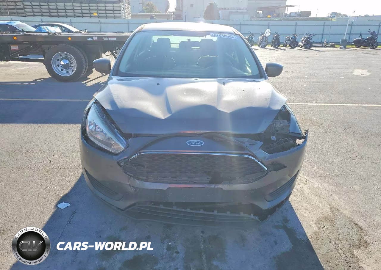 2018 Ford Focus Se VIN:1FADP3F25JL328849 - 5