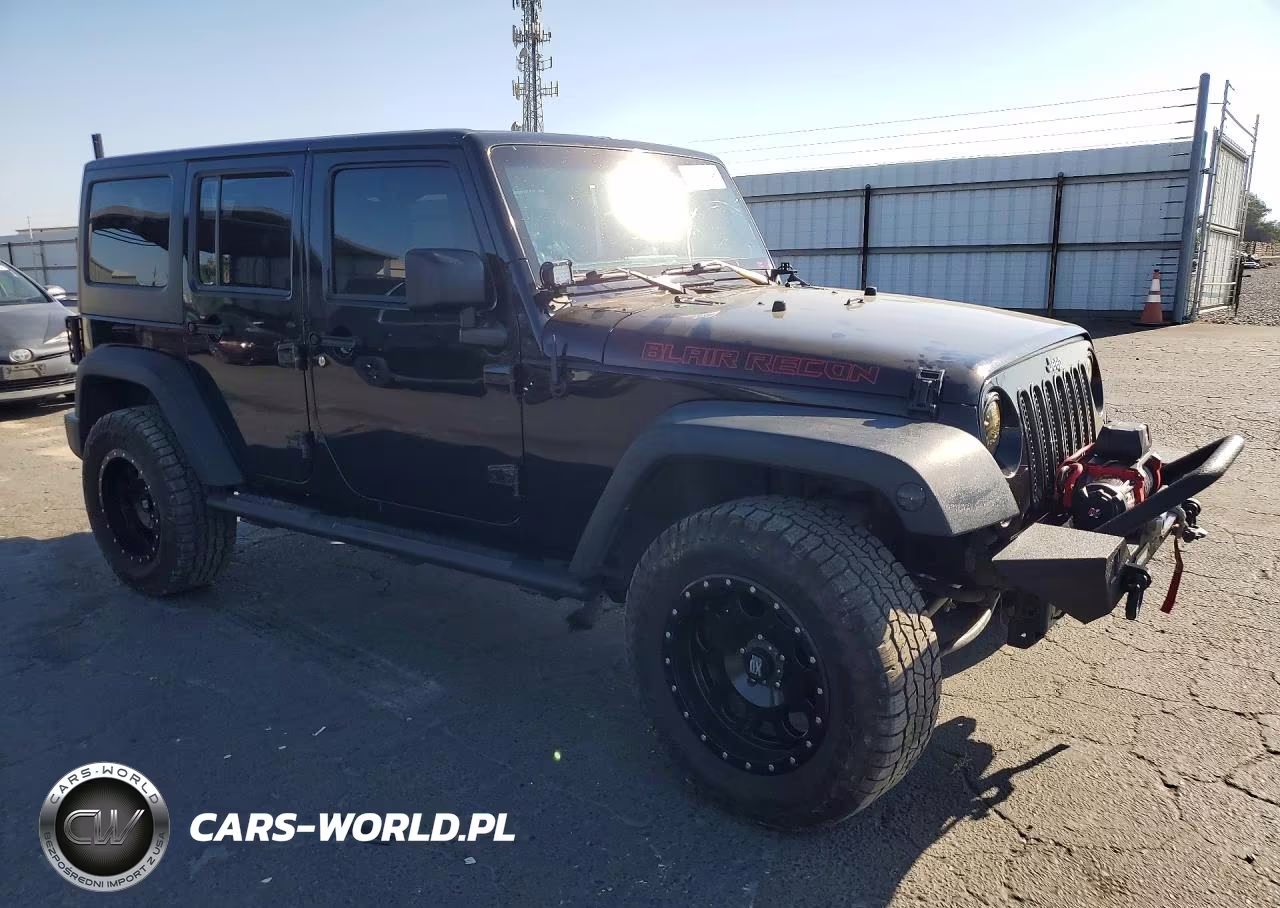 2013 Jeep Wrangler Unlimited Sport VIN:1C4BJWDG5DL702819 - 4