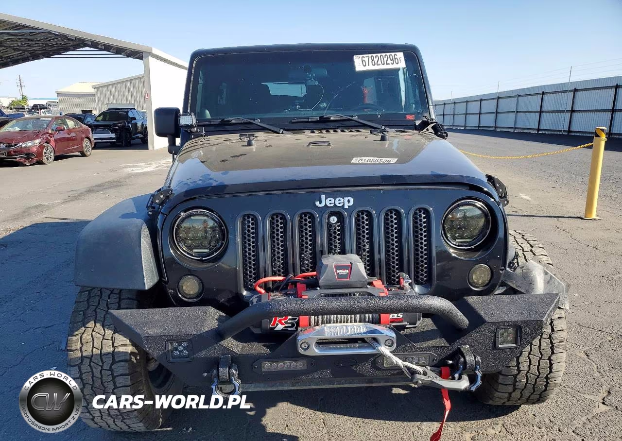2013 Jeep Wrangler Unlimited Sport VIN:1C4BJWDG5DL702819 - 5