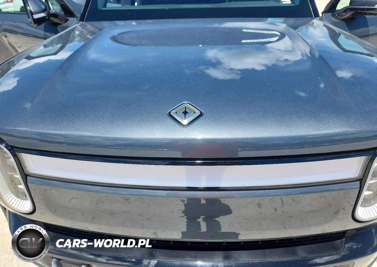 2024 Rivian R1T Adventure VIN:7FCTGCAAXRN030179 - 11