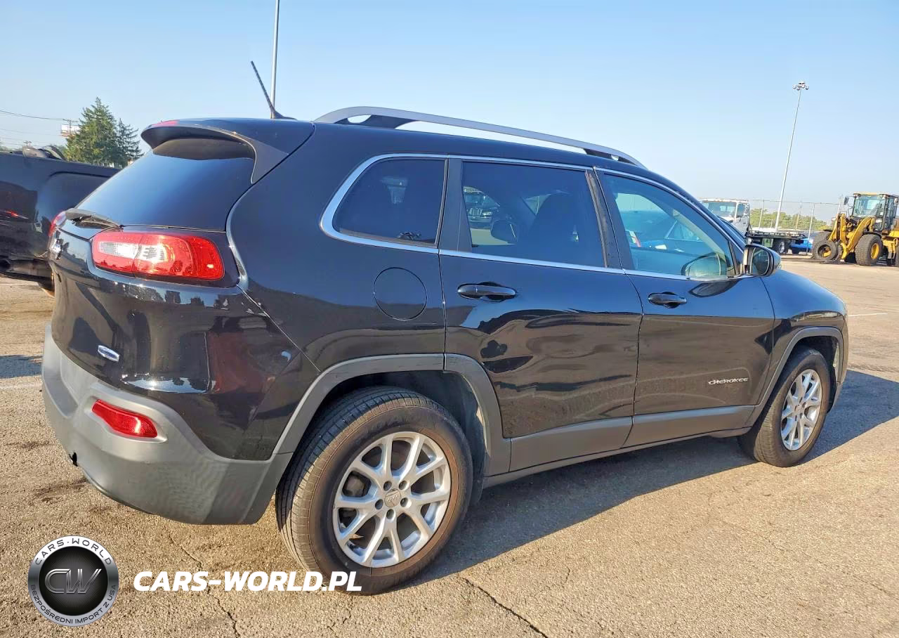 2018 Jeep Cherokee Latitude VIN:1C4PJLCB5JD513376 - 3