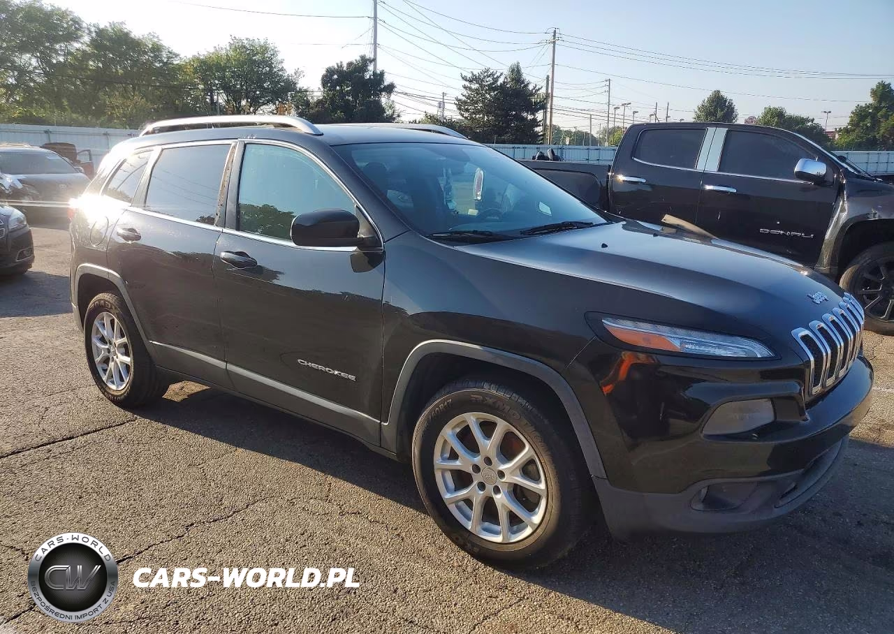 2018 Jeep Cherokee Latitude VIN:1C4PJLCB5JD513376 - 4