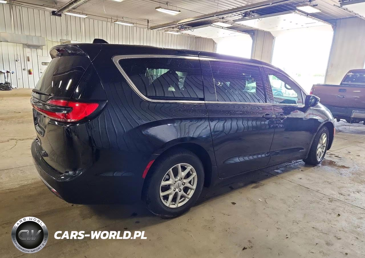 2025 Chrysler Pacifica Select VIN:2C4RC1BG7SR548715 - 3