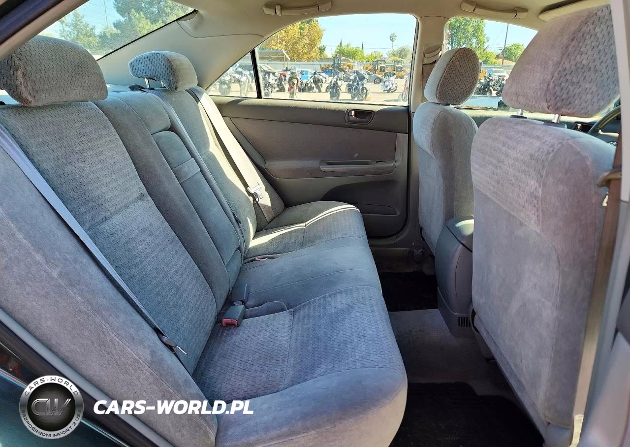 2002 Toyota Camry Le VIN:JTDBE32K820063277 - 10