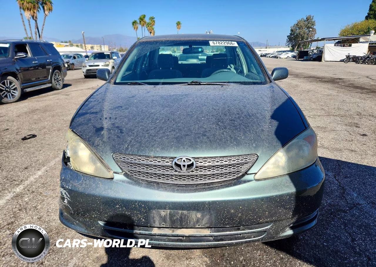 2002 Toyota Camry Le VIN:JTDBE32K820063277 - 5