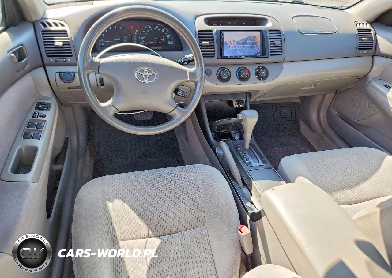 2002 Toyota Camry Le VIN:JTDBE32K820063277 - 8