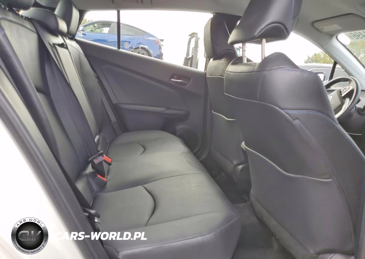 2017 Toyota Prius Four Touring VIN:JTDKARFUXH3052735 - 11
