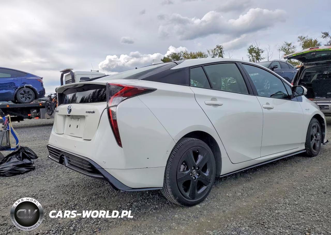 2017 Toyota Prius Four Touring VIN:JTDKARFUXH3052735 - 3