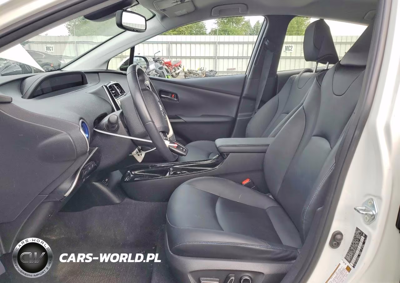 2017 Toyota Prius Four Touring VIN:JTDKARFUXH3052735 - 7