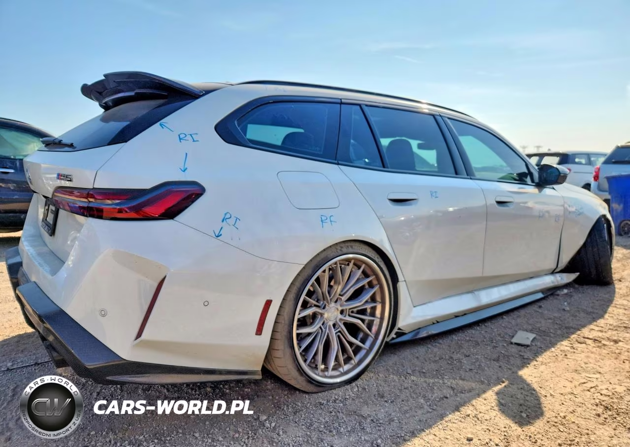 2025 BMW M5 Touring VIN:WBS83GV0XSCU42922 - 3