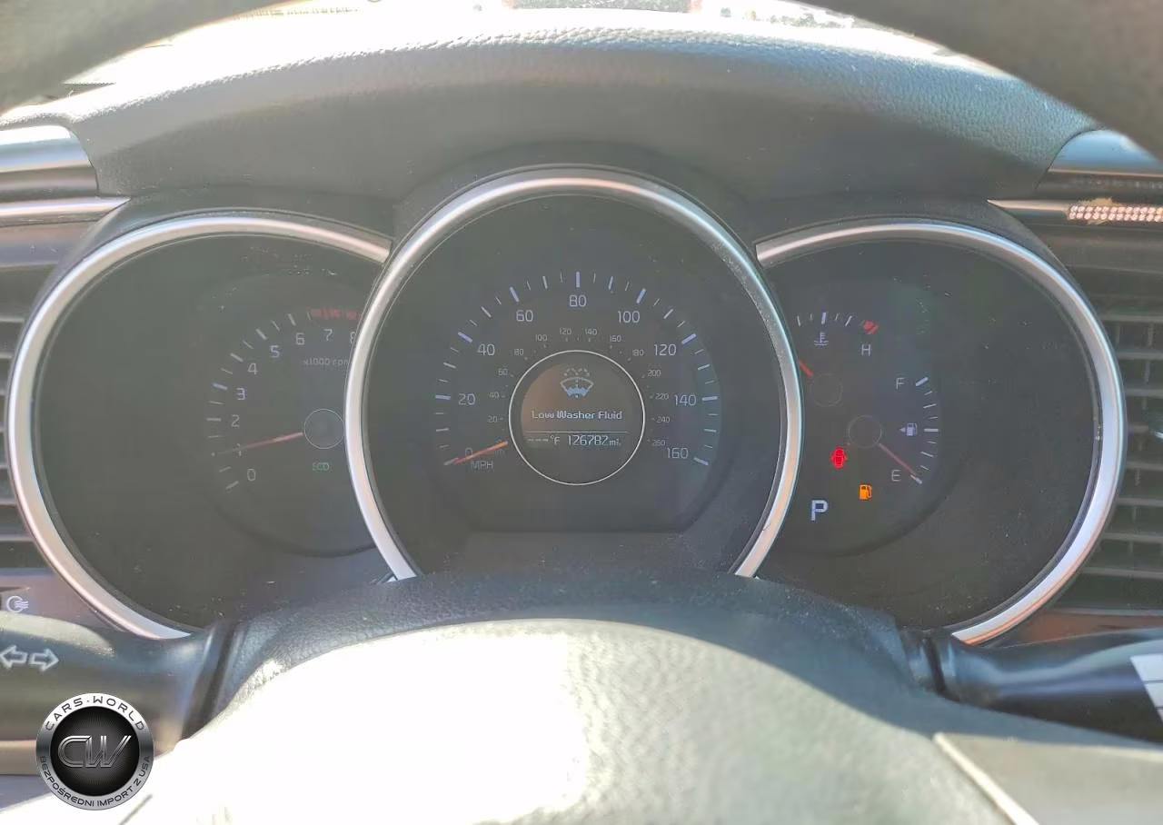 2015 Kia Optima Lx VIN:5XXGM4A74FG477902 - 9