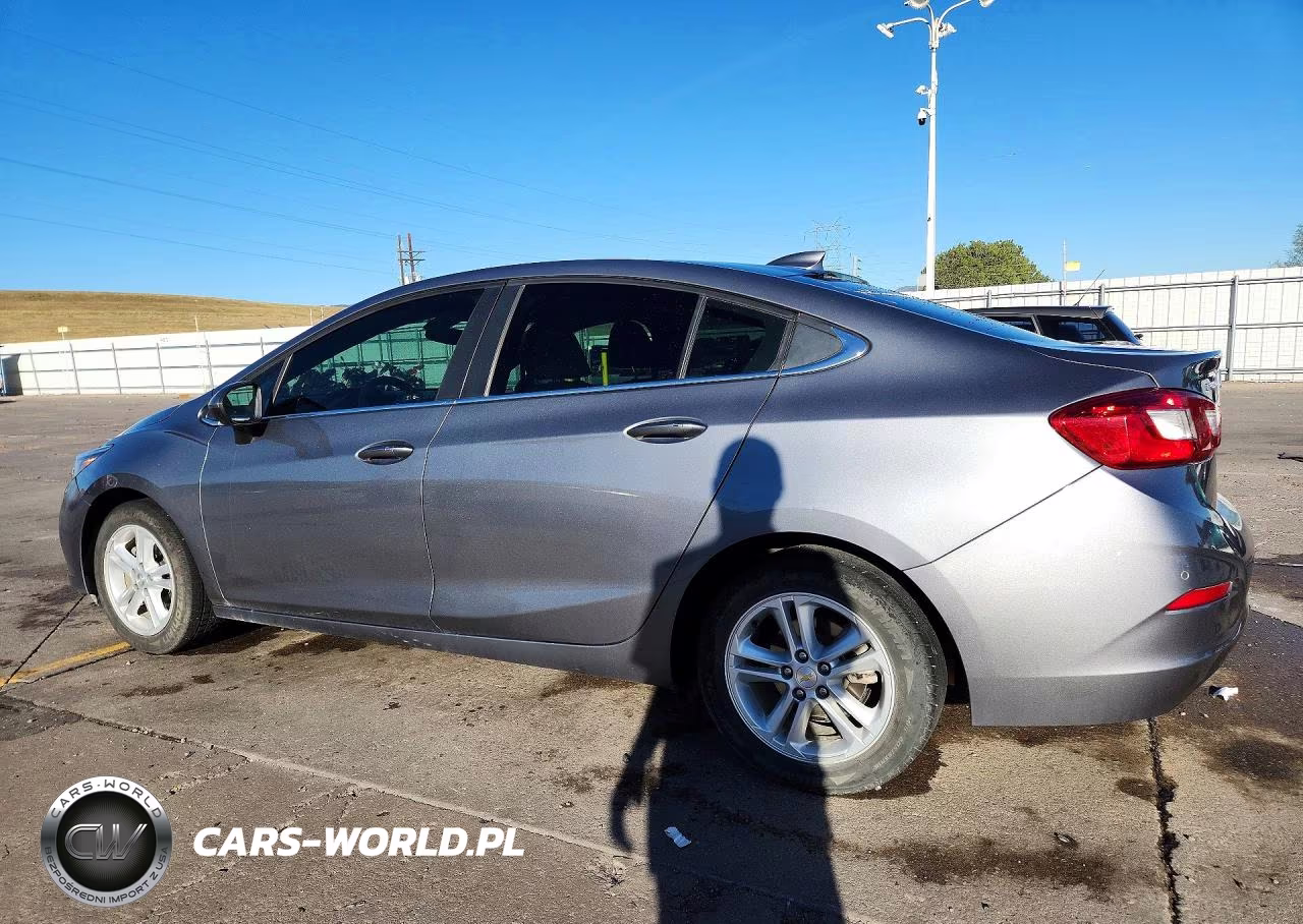 2018 Chevrolet Cruze Lt VIN:1G1BE5SM8J7231169 - 2