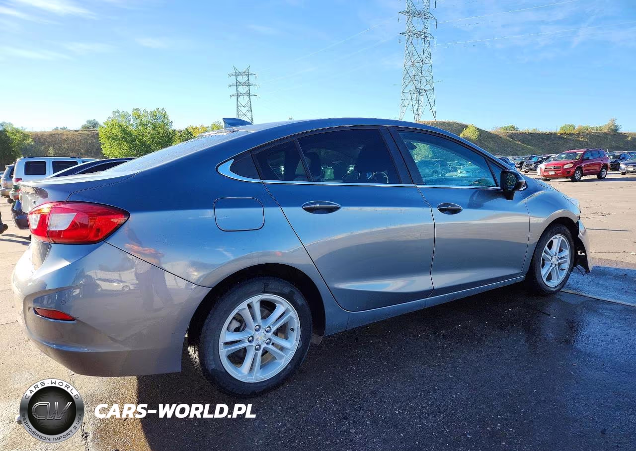 2018 Chevrolet Cruze Lt VIN:1G1BE5SM8J7231169 - 3