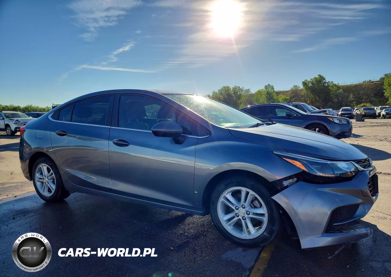 2018 Chevrolet Cruze Lt VIN:1G1BE5SM8J7231169 - 4