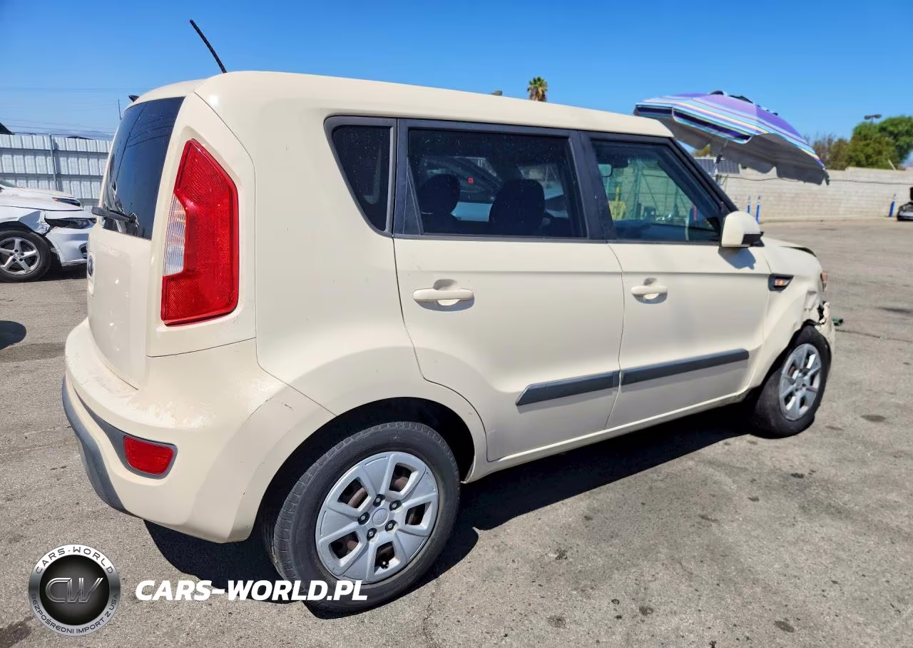 2013 Kia Soul Base VIN:KNDJT2A55D7773299 - 3