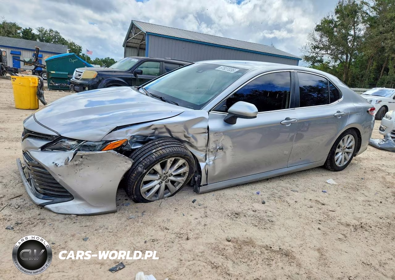 2020 Toyota Camry Le – zdjęcie 1 z 12