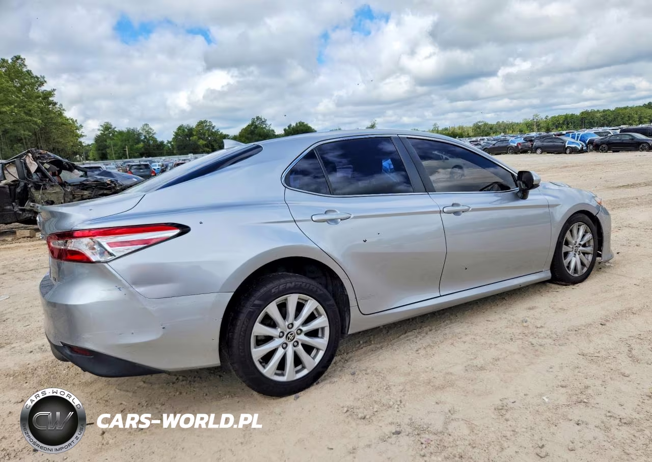 2020 Toyota Camry Le VIN:4T1C11AK5LU992547 - 3