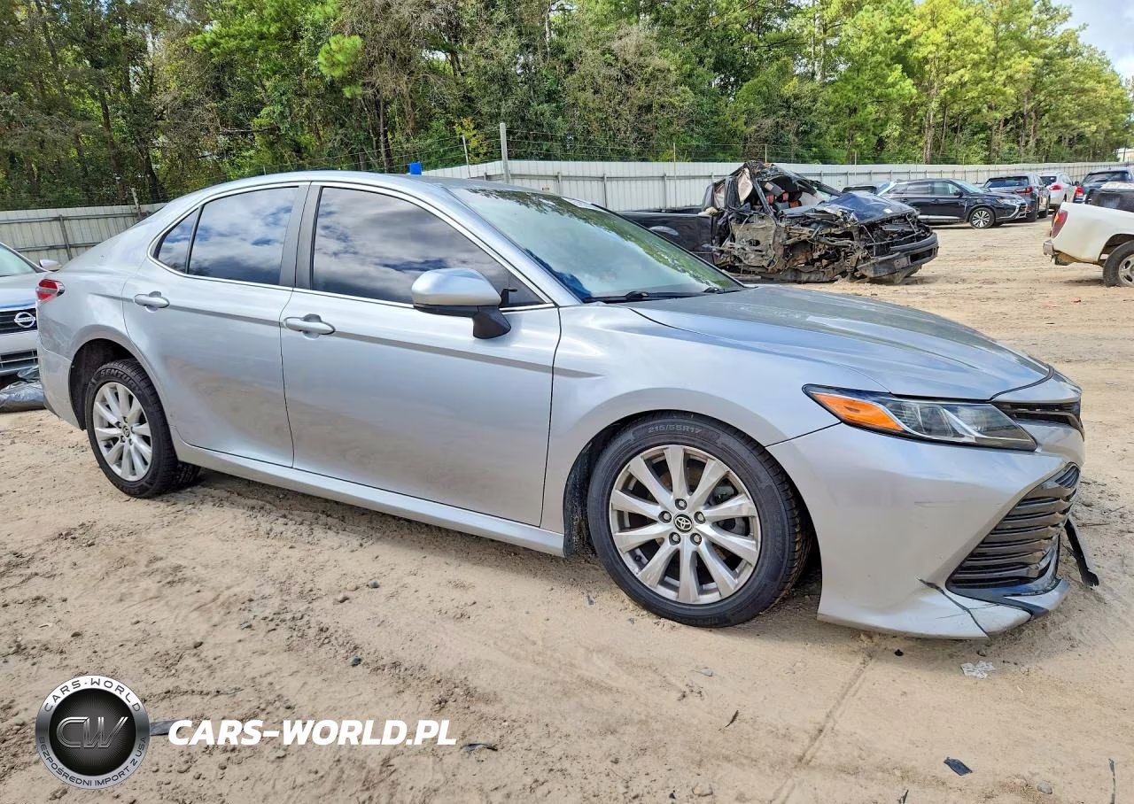 2020 Toyota Camry Le VIN:4T1C11AK5LU992547 - 4