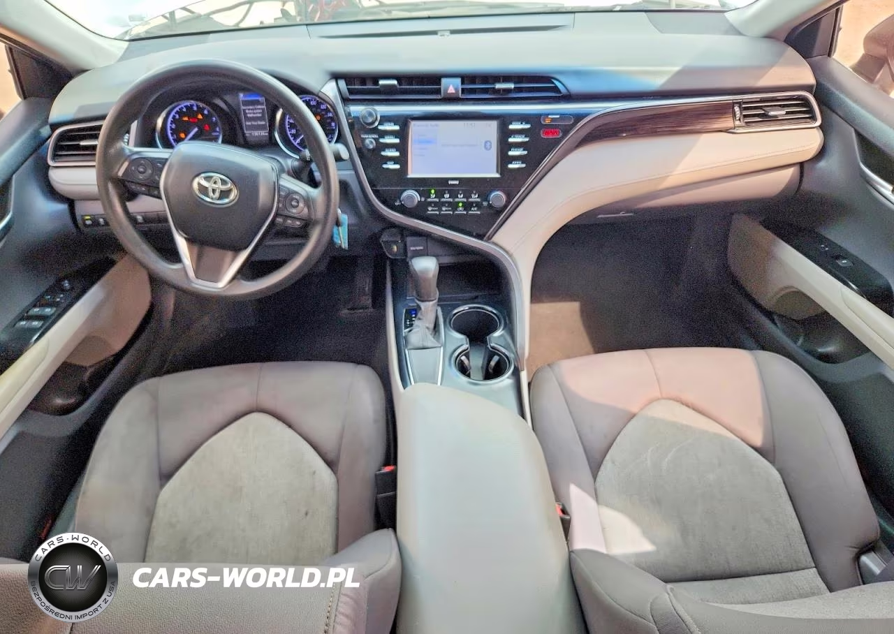 2020 Toyota Camry Le VIN:4T1C11AK5LU992547 - 8
