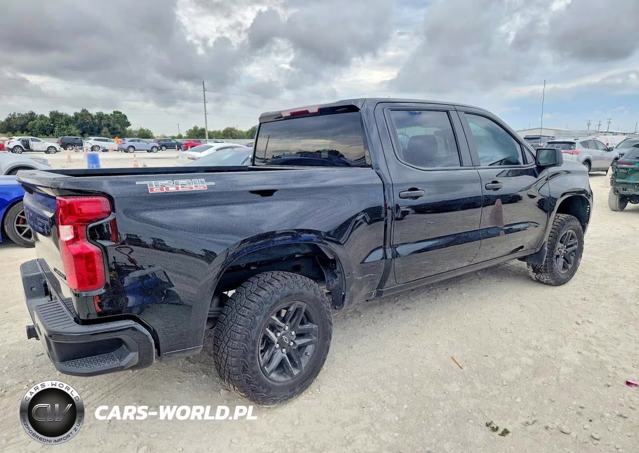 2026 Chevrolet Silverado K1500 Trail Boss Custom VIN:3GCUKCEDXTG105041 - 3