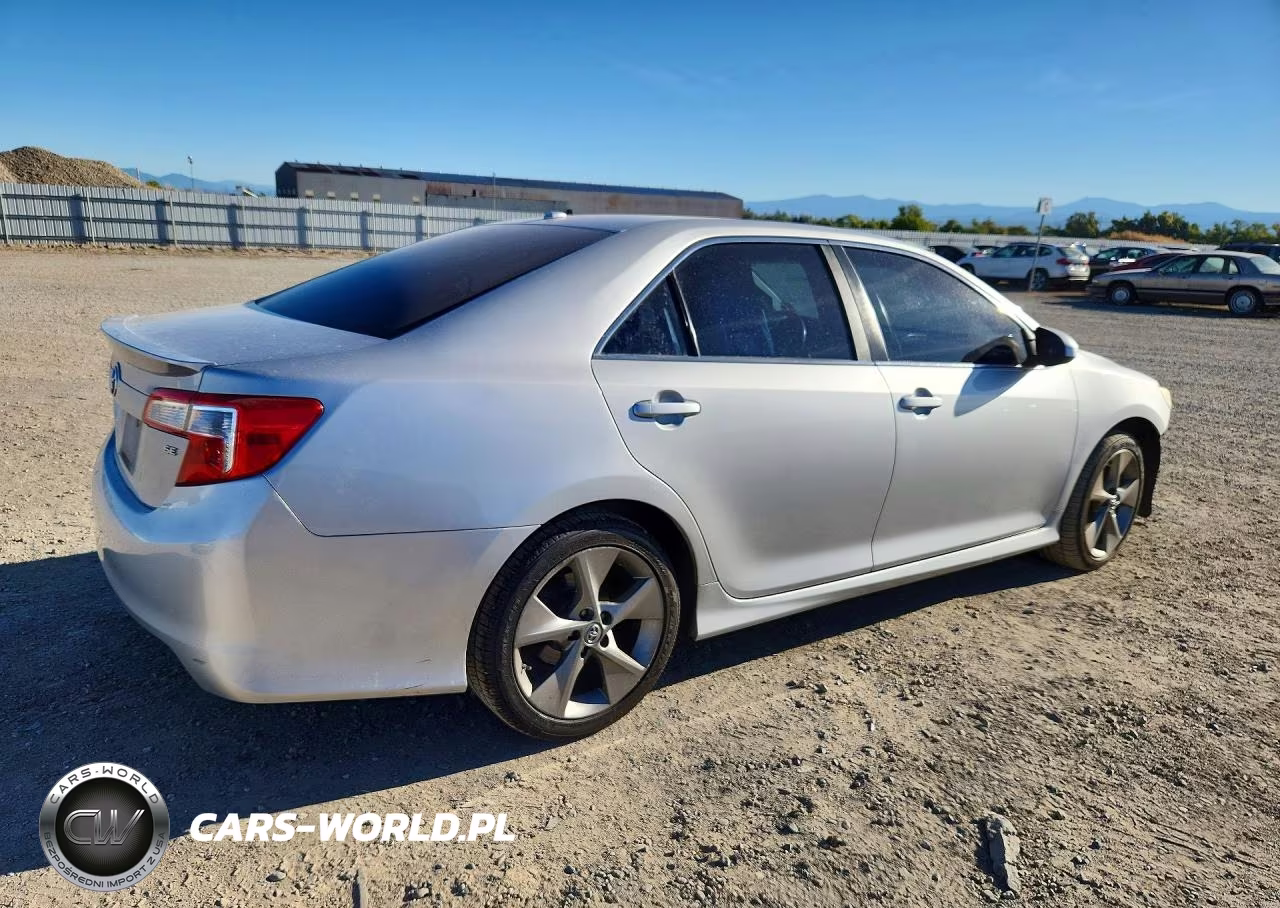 2014 Toyota Camry Se Sport VIN:4T1BF1FKXEU375587 - 3