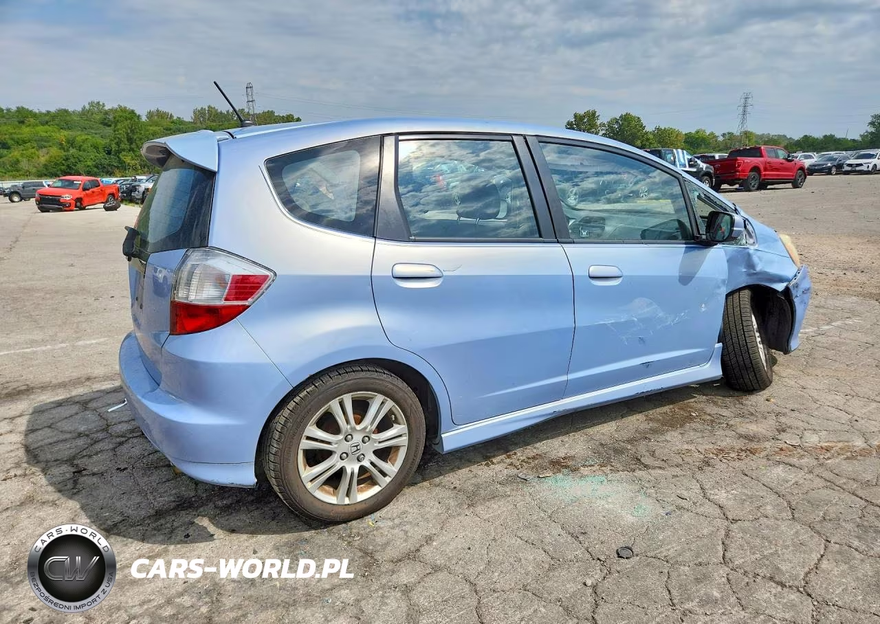 2010 Honda Fit Sport VIN:JHMGE8H45AC025240 - 3