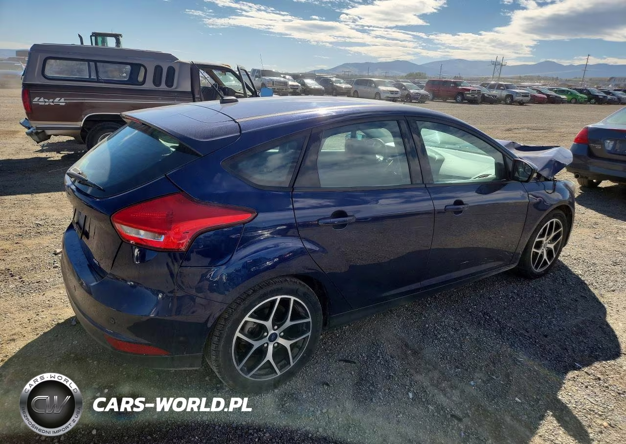 2017 Ford Focus Sel VIN:1FADP3M27HL296130 - 3