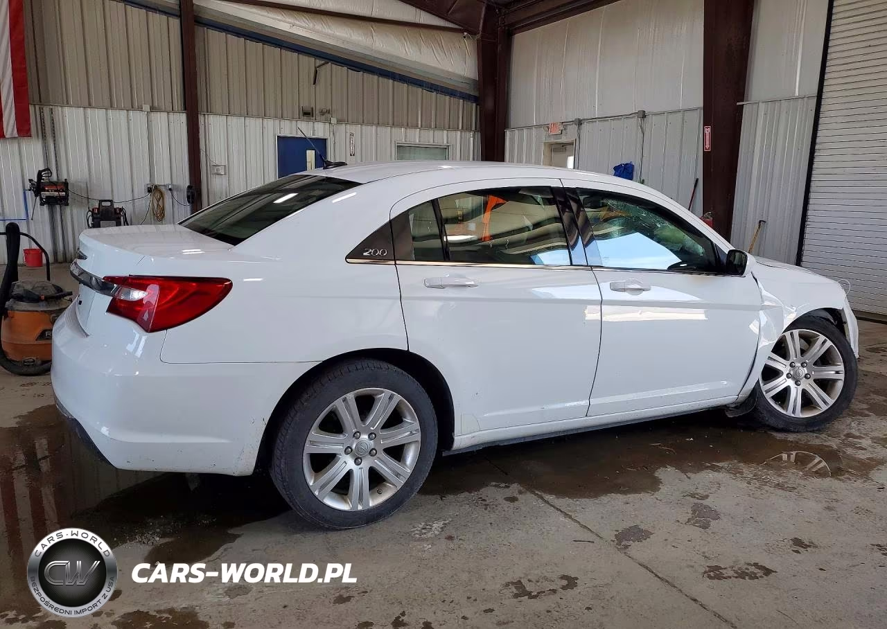 2011 Chrysler 200 Base VIN:1C3BC1FB1BN562305 - 3