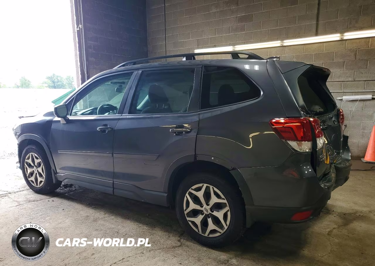 2023 Subaru Forester Premium VIN:JF2SKAEC3PH508102 - 2