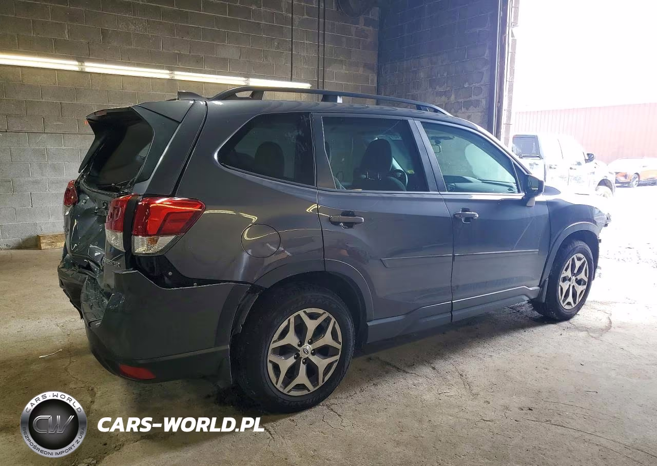 2023 Subaru Forester Premium VIN:JF2SKAEC3PH508102 - 3