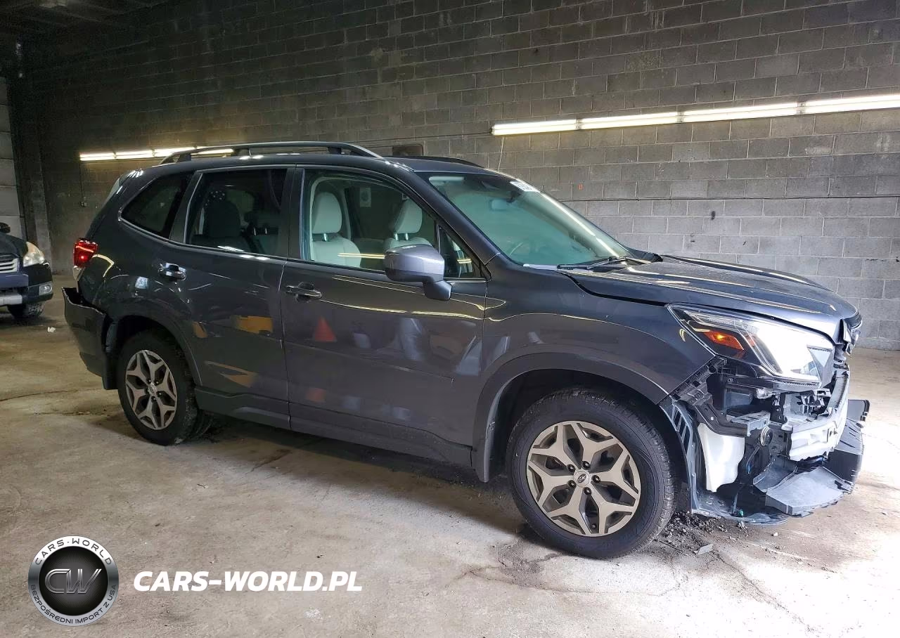 2023 Subaru Forester Premium VIN:JF2SKAEC3PH508102 - 4