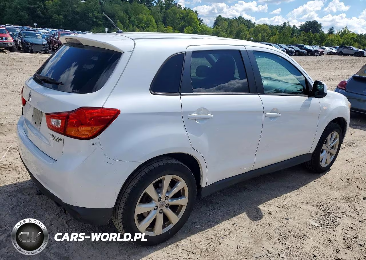2015 Mits Outlander VIN:4A4AR3AU1FE053596 - 3