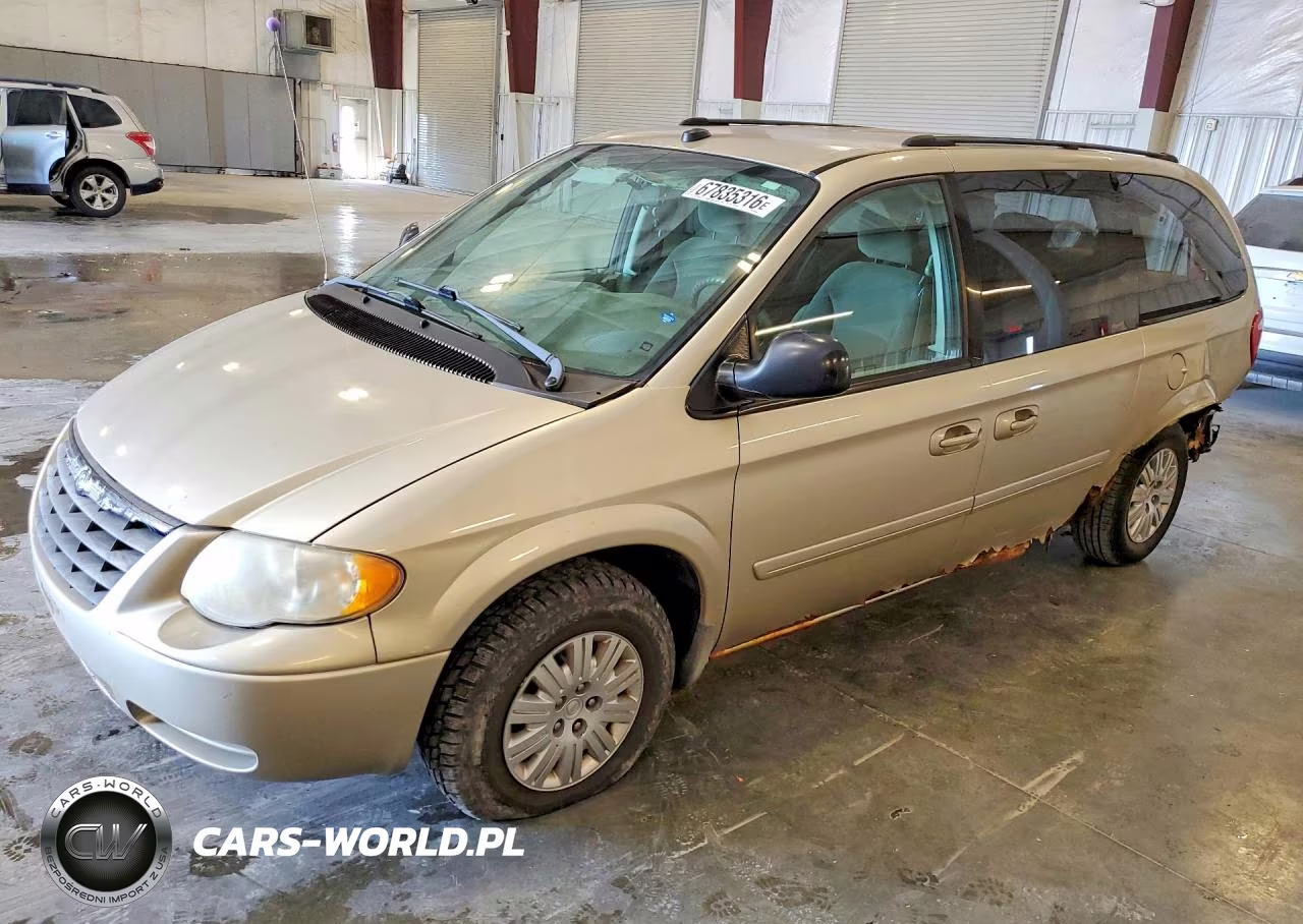2005 Chrysler Town & Country Lx