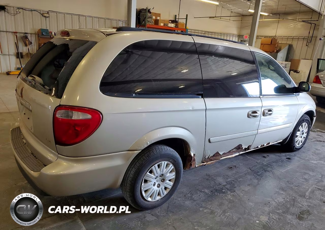 2005 Chrysler Town & Country Lx VIN:2C4GP44R15R558530 - 3