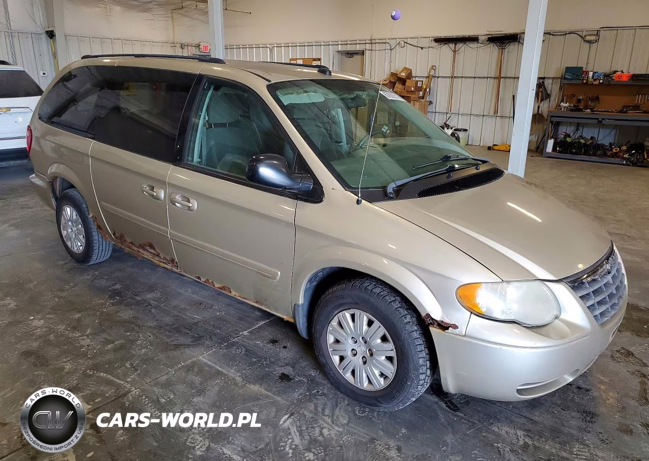 2005 Chrysler Town & Country Lx VIN:2C4GP44R15R558530 - 4