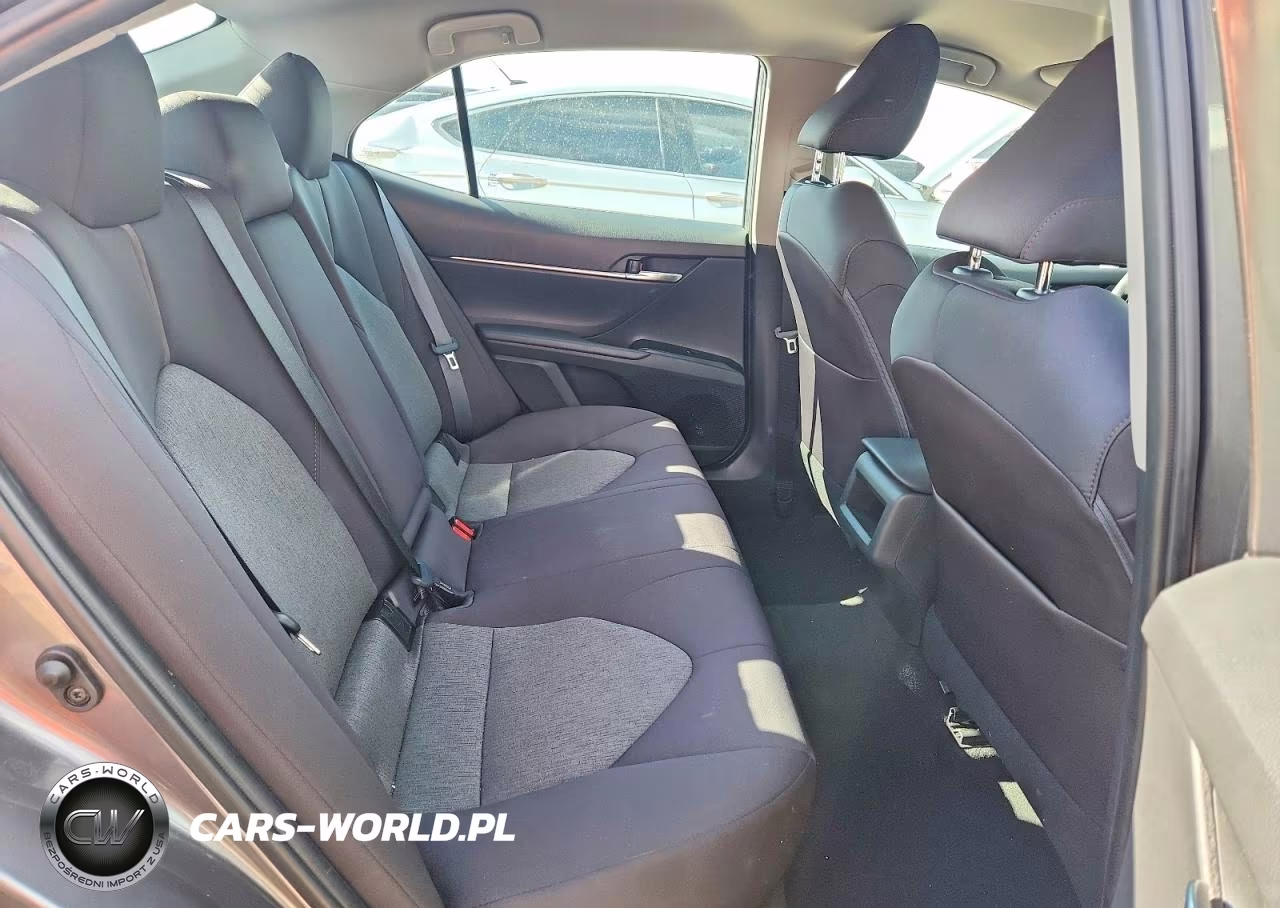 2019 Toyota Camry Le VIN:4T1B11HK1KU286174 - 10