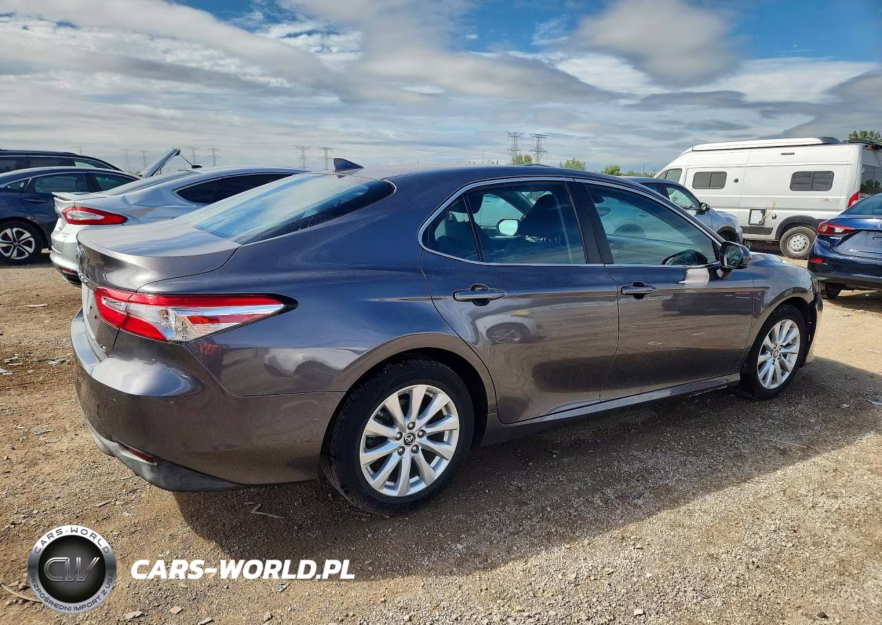 2019 Toyota Camry Le VIN:4T1B11HK1KU286174 - 3