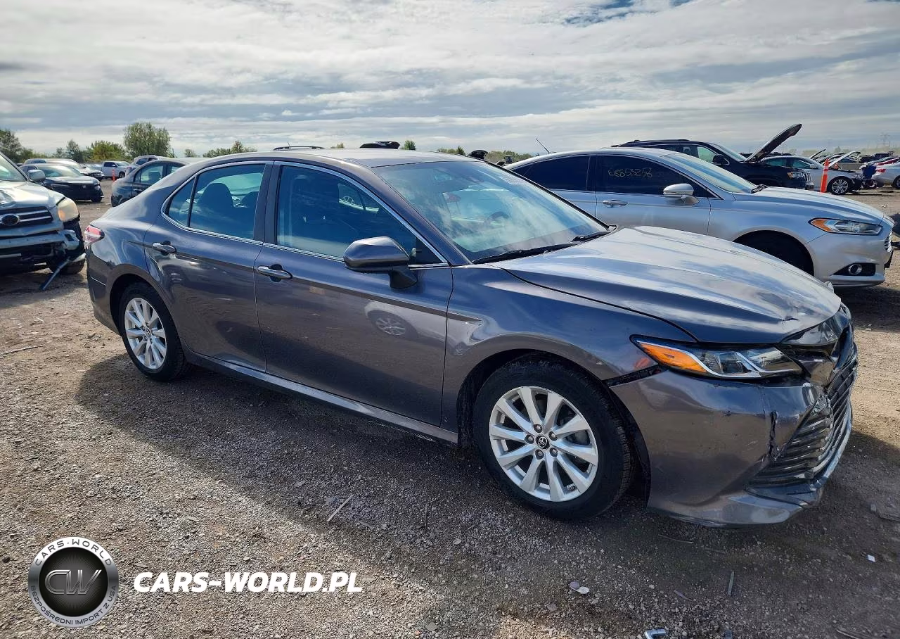 2019 Toyota Camry Le VIN:4T1B11HK1KU286174 - 4