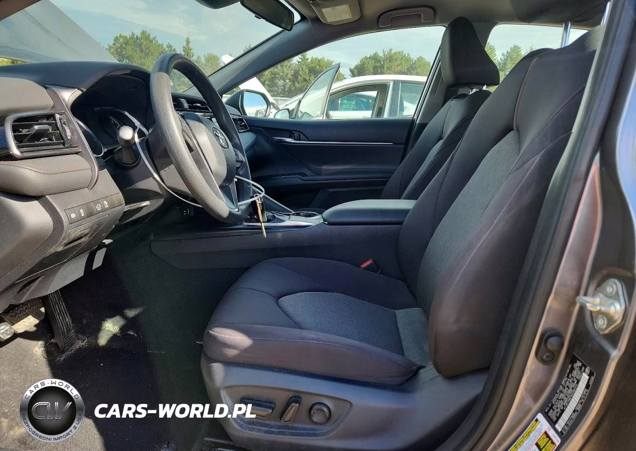 2019 Toyota Camry Le VIN:4T1B11HK1KU286174 - 7