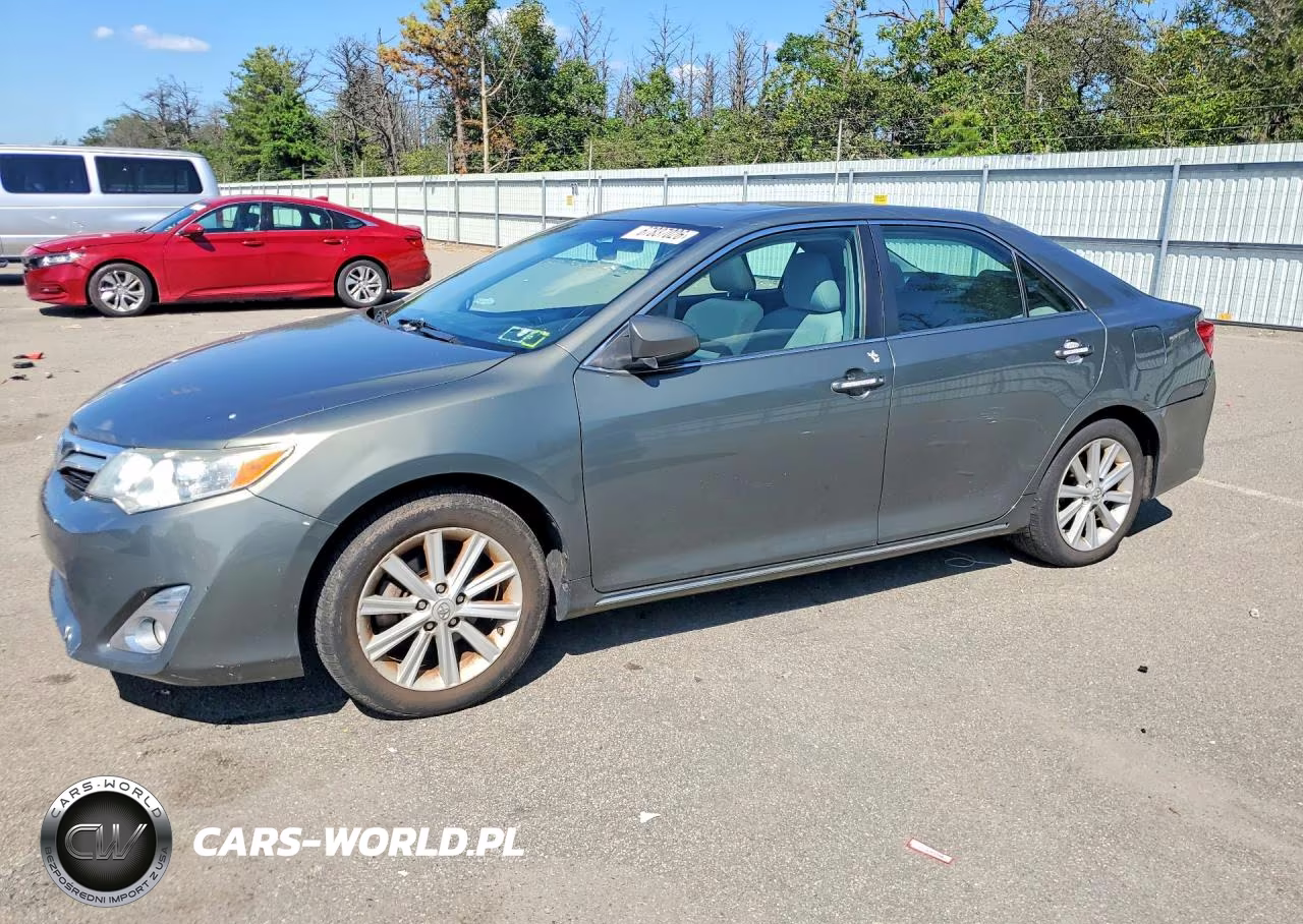 2014 Toyota Camry Xle – zdjęcie 1 z 12