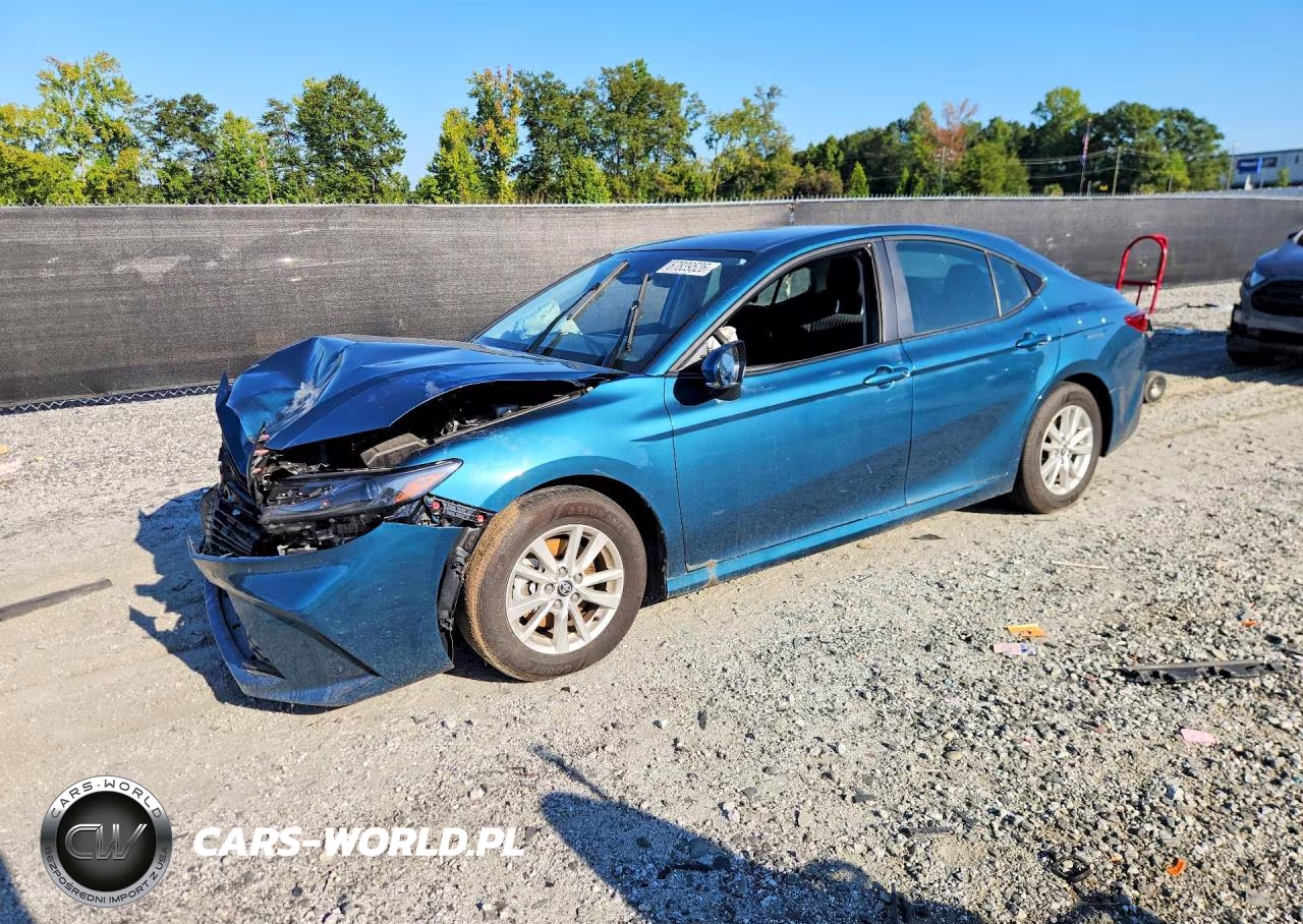 2025 Toyota Camry Le – zdjęcie 1 z 13