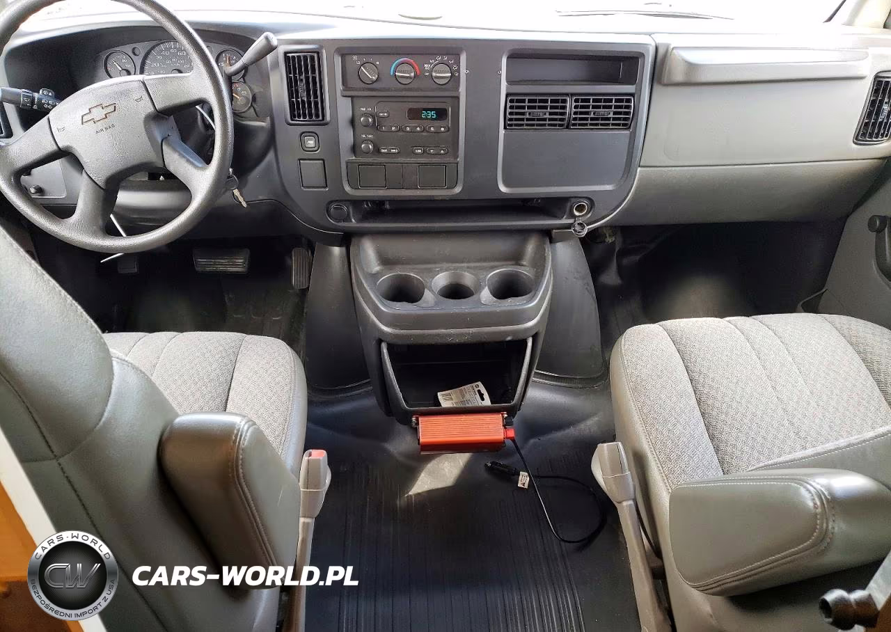 2005 Chevrolet Express G3500 VIN:1GBHG31UX51255455 - 8