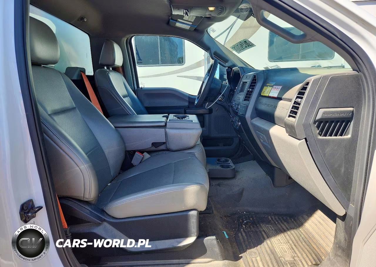 2019 Ford F550 Super Duty Box Truck VIN:1FDUF5GY0KEF70834 - 10