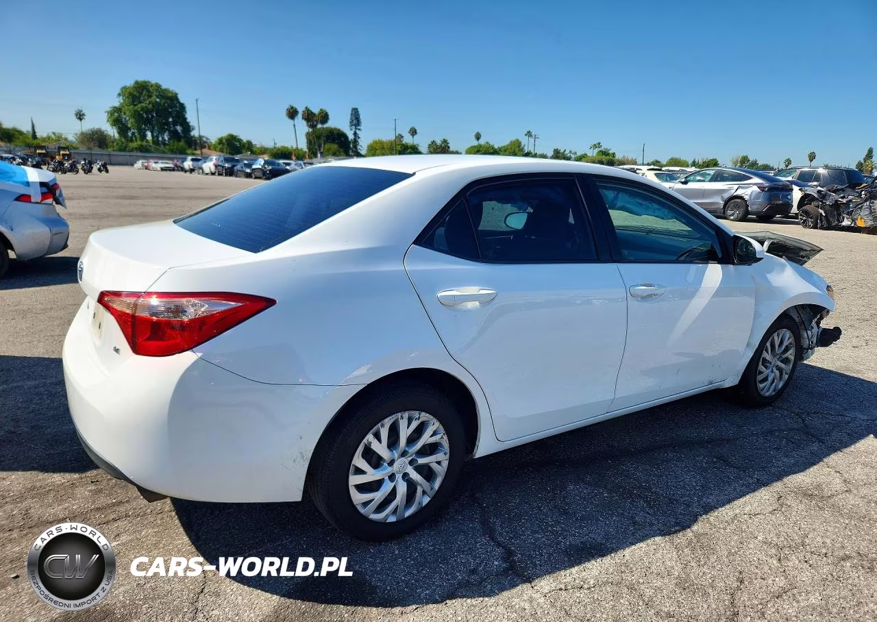 2017 Toyota Corolla Le VIN:2T1BURHE6HC753647 - 3