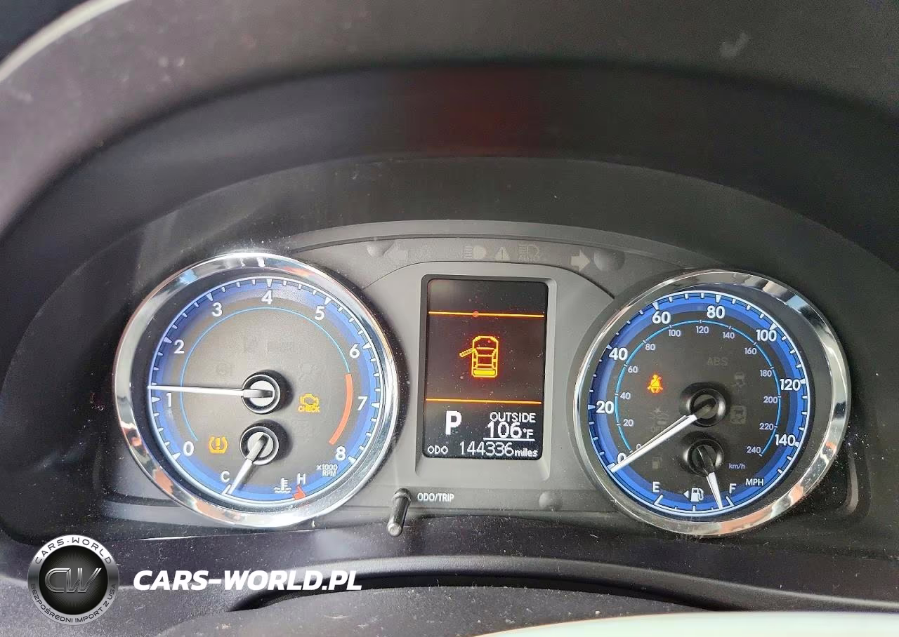 2018 Toyota Corolla Le VIN:5YFBURHE2JP811498 - 9