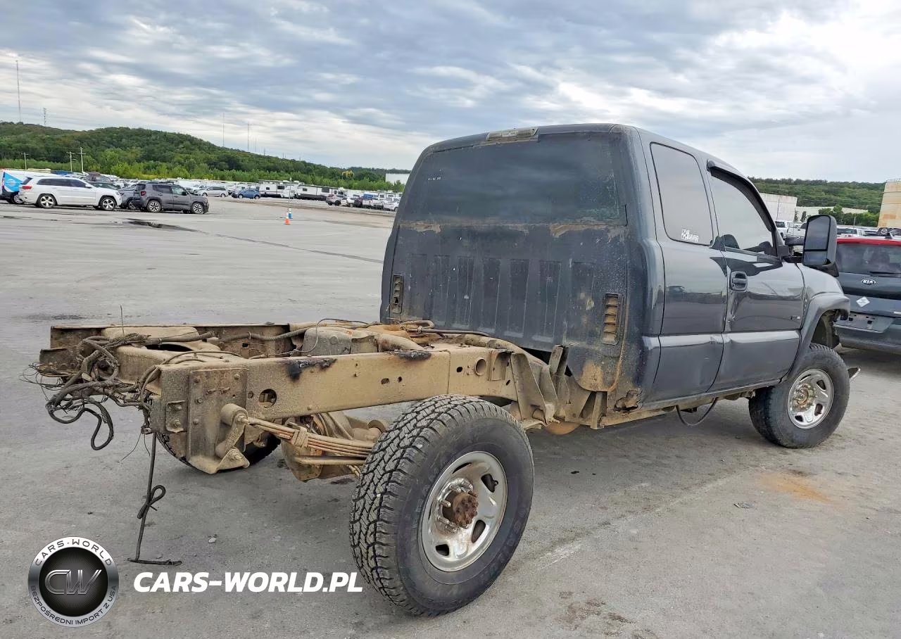 2004 GMC Sierra K2500 Heavy Duty VIN:1GTHK29224E260809 - 3