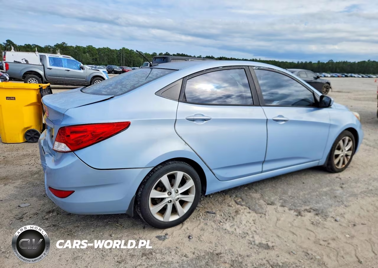 2013 Hyundai Accent Gls VIN:KMHCU4AE0DU475905 - 3