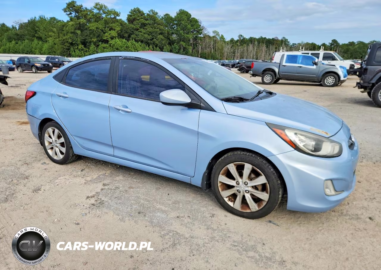 2013 Hyundai Accent Gls VIN:KMHCU4AE0DU475905 - 4